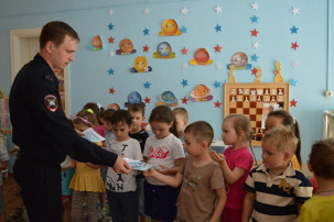 Встреча с инспекторам ГИБДД Встреча с инспекторам ГИБДД.